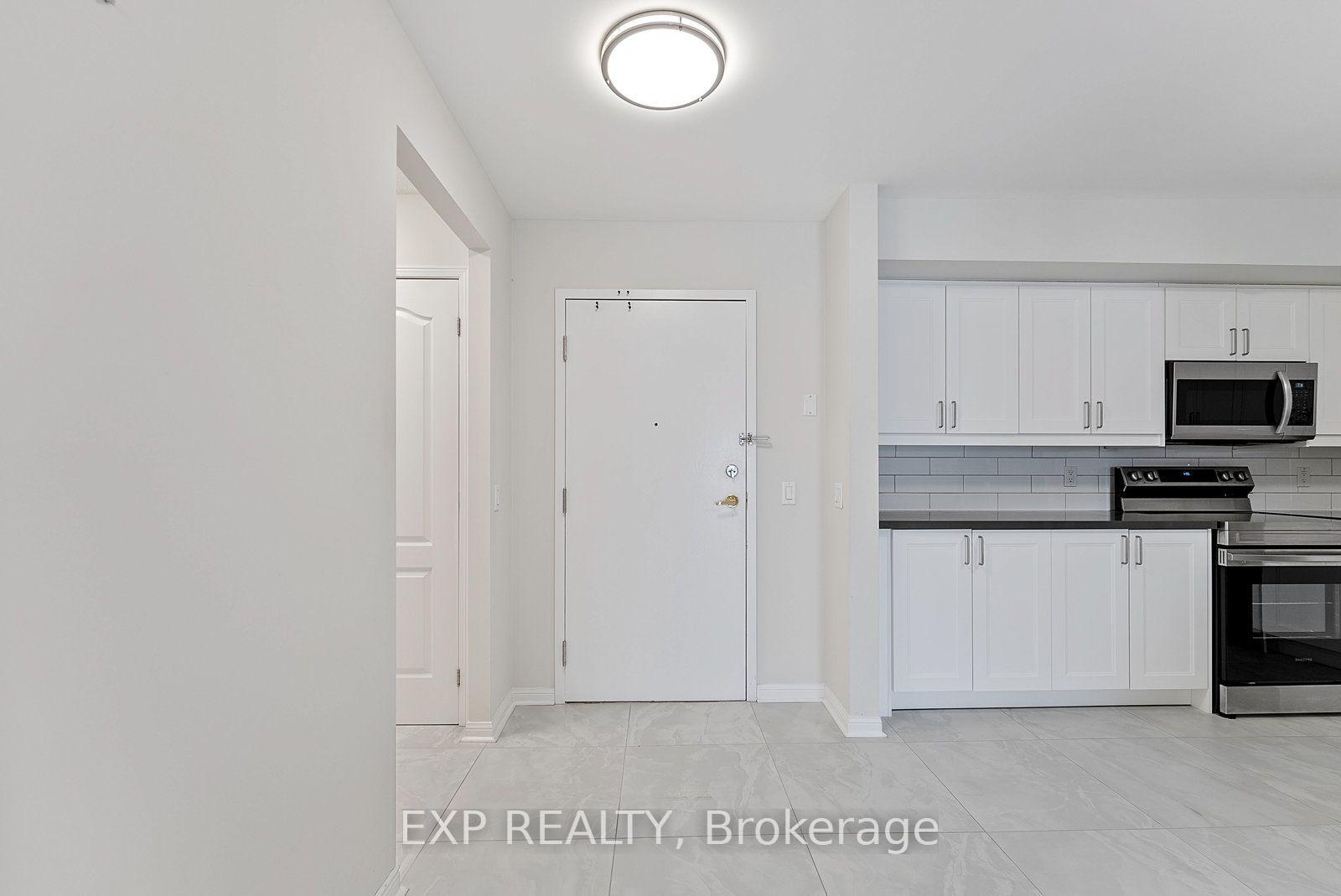 Photo 3 of Unit 210, 2506 Rutherford Road, Vaughan, Maple — HOMEH
