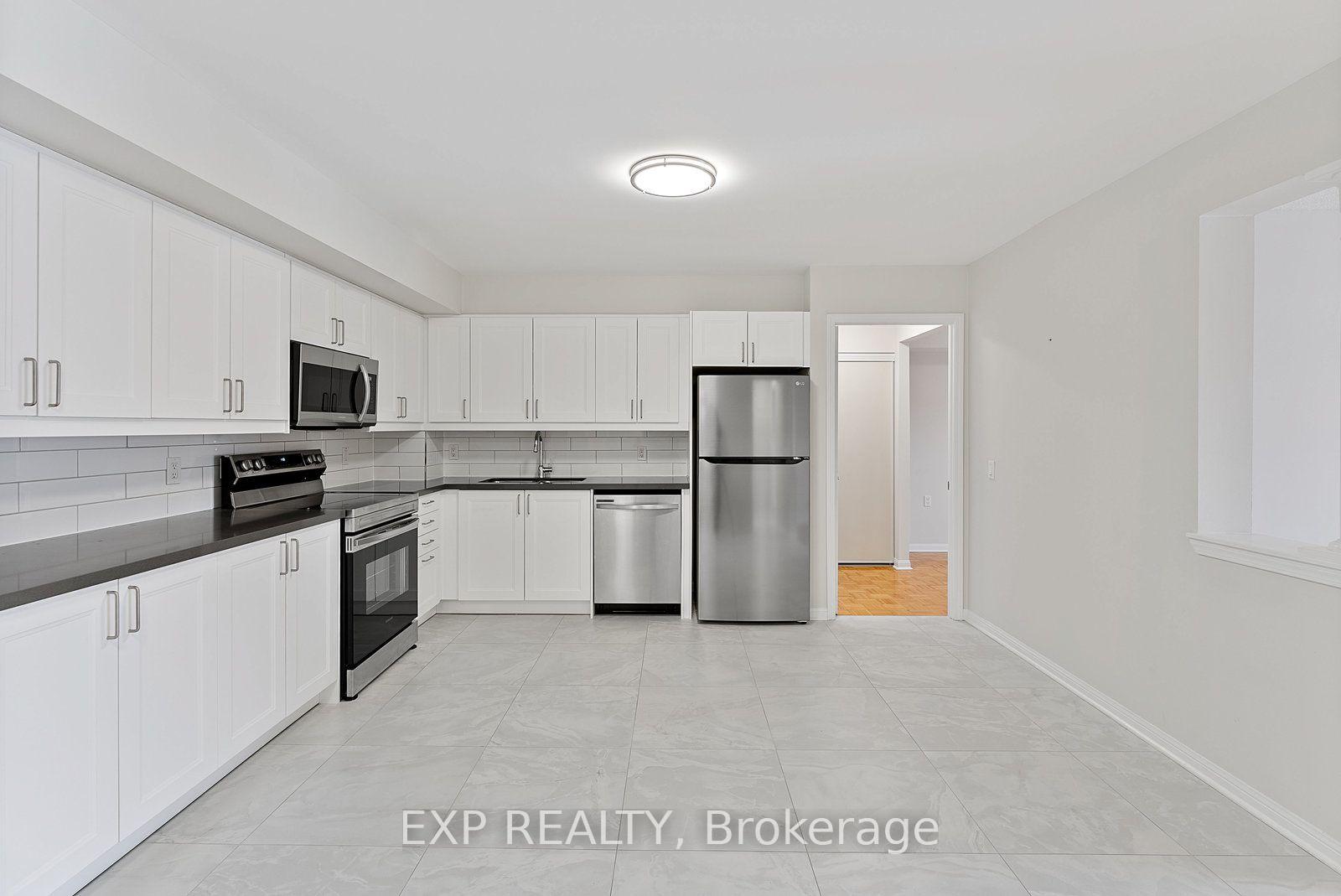Photo 5 of Unit 210, 2506 Rutherford Road, Vaughan, Maple — HOMEH