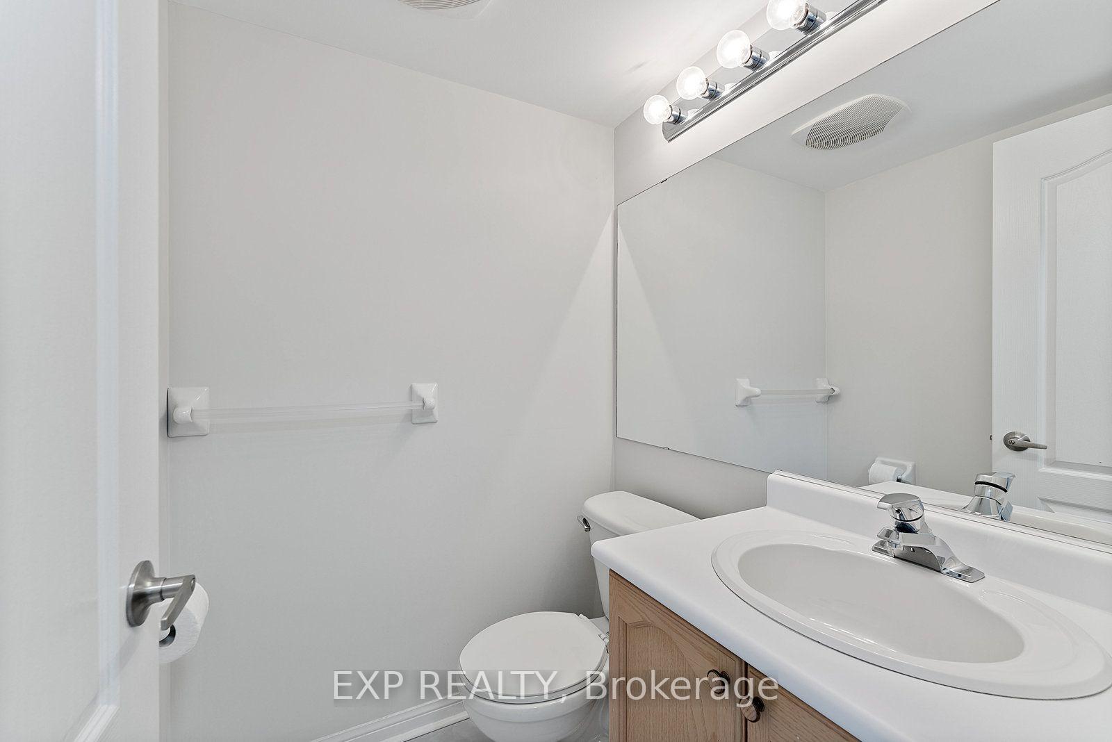 Photo 15 of Unit 210, 2506 Rutherford Road, Vaughan, Maple — HOMEH