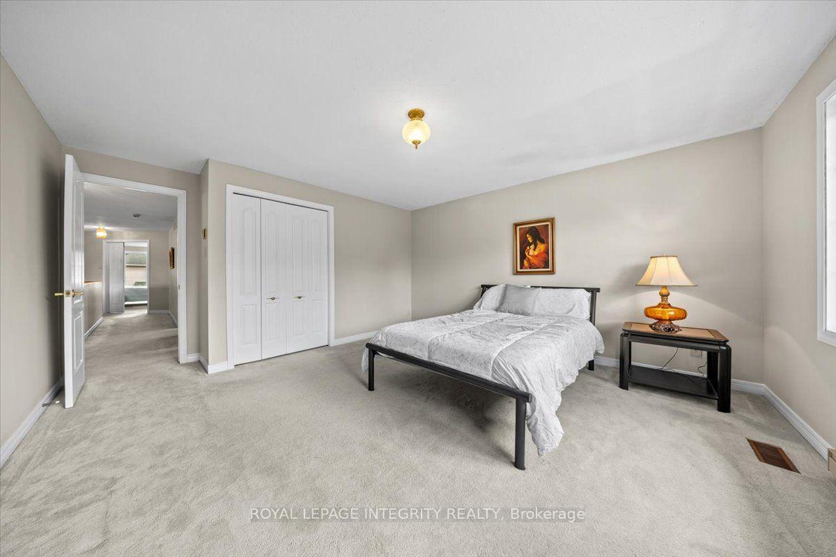 Photo 25 of 1 Strathbury Street, Ottawa, Centrepointe — HOMEH