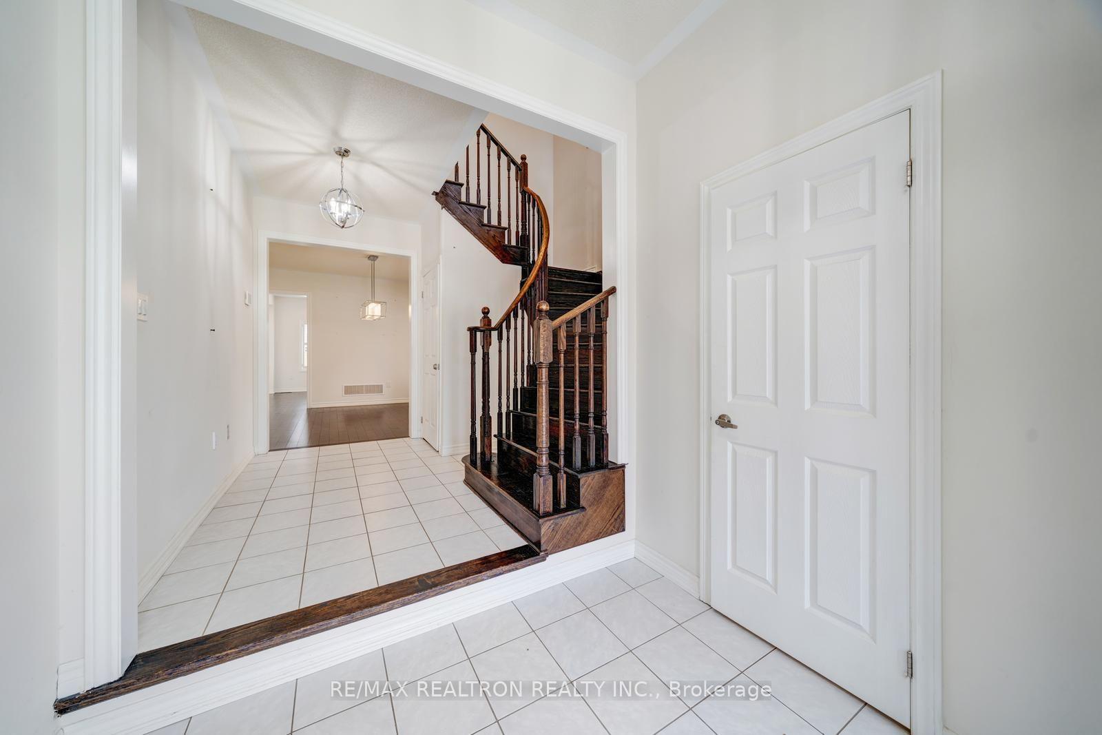 Photo 4 of 295 Northglen Boulevard, Clarington, Bowmanville — HOMEH