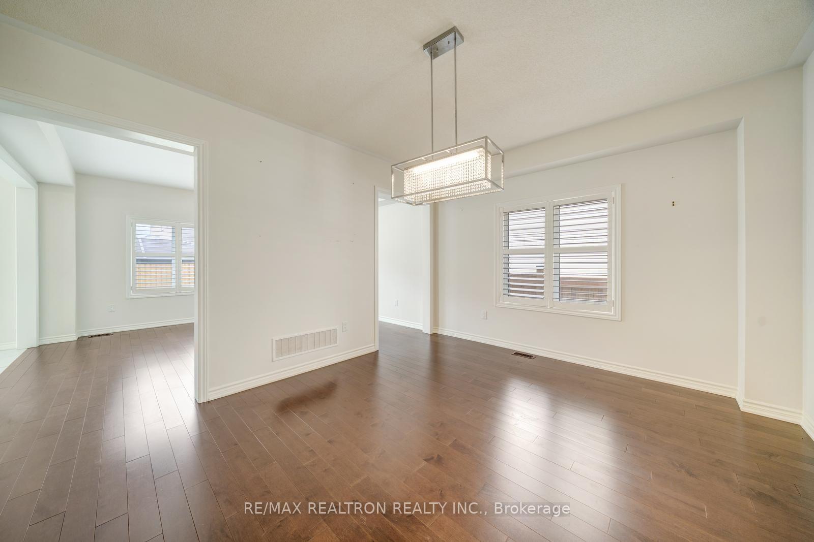 Photo 7 of 295 Northglen Boulevard, Clarington, Bowmanville — HOMEH