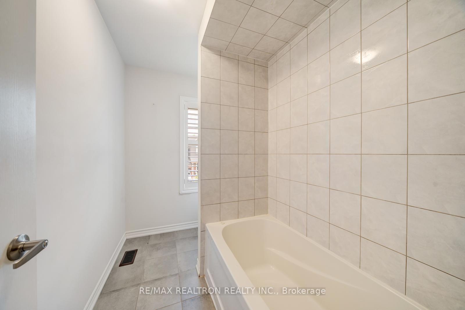 Photo 37 of 295 Northglen Boulevard, Clarington, Bowmanville — HOMEH