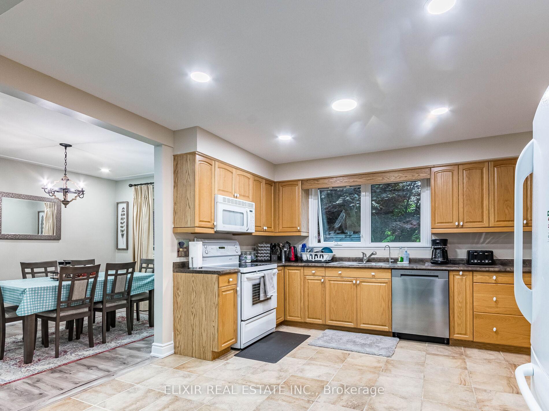Photo 10 of Unit (Main Level), 686 Cedar Avenue, Burlington, LaSalle — HOMEH