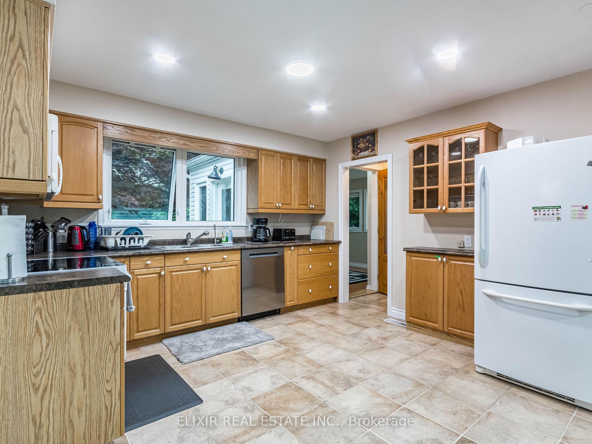 Photo 12 of Unit (Main Level), 686 Cedar Avenue, Burlington, LaSalle — HOMEH