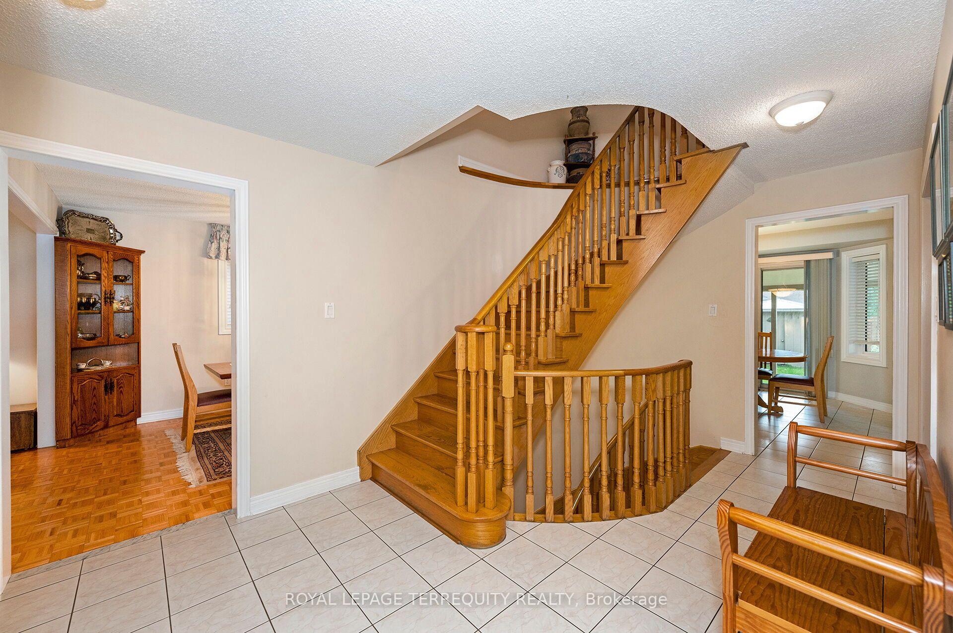 Photo 4 of 66 Gates Road, Vaughan, West Woodbridge — HOMEH