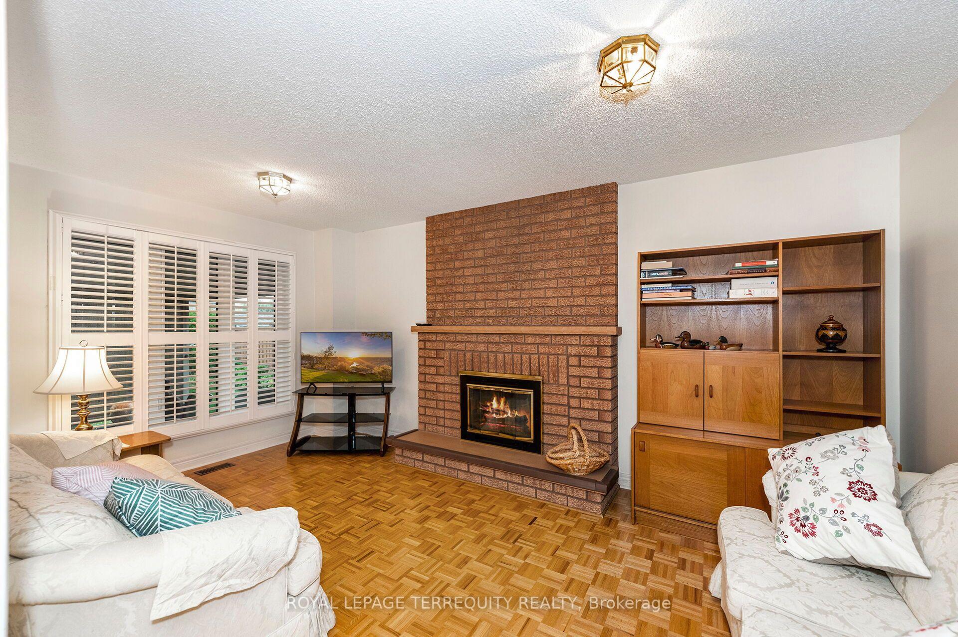 Photo 5 of 66 Gates Road, Vaughan, West Woodbridge — HOMEH
