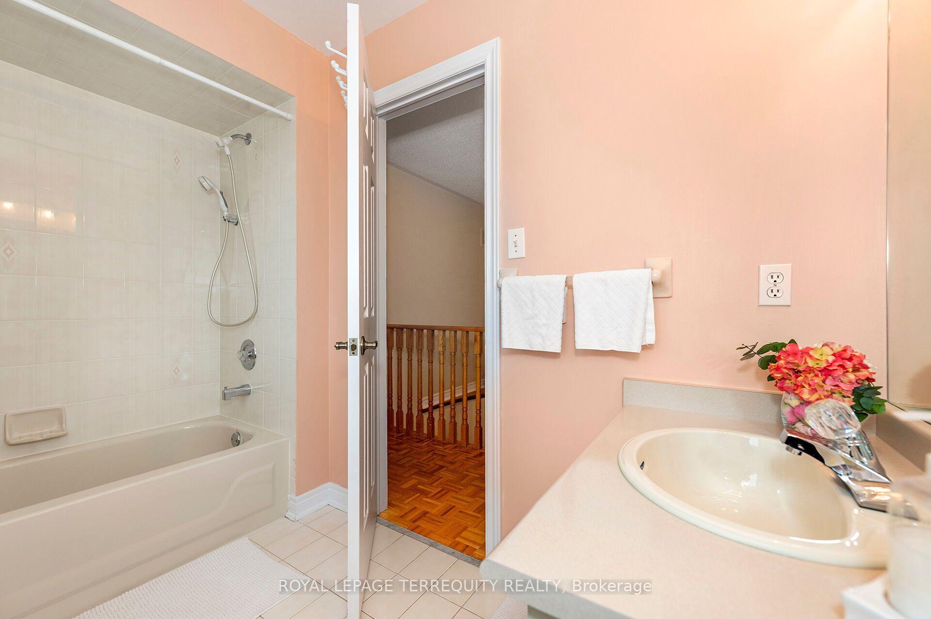 Photo 24 of 66 Gates Road, Vaughan, West Woodbridge — HOMEH