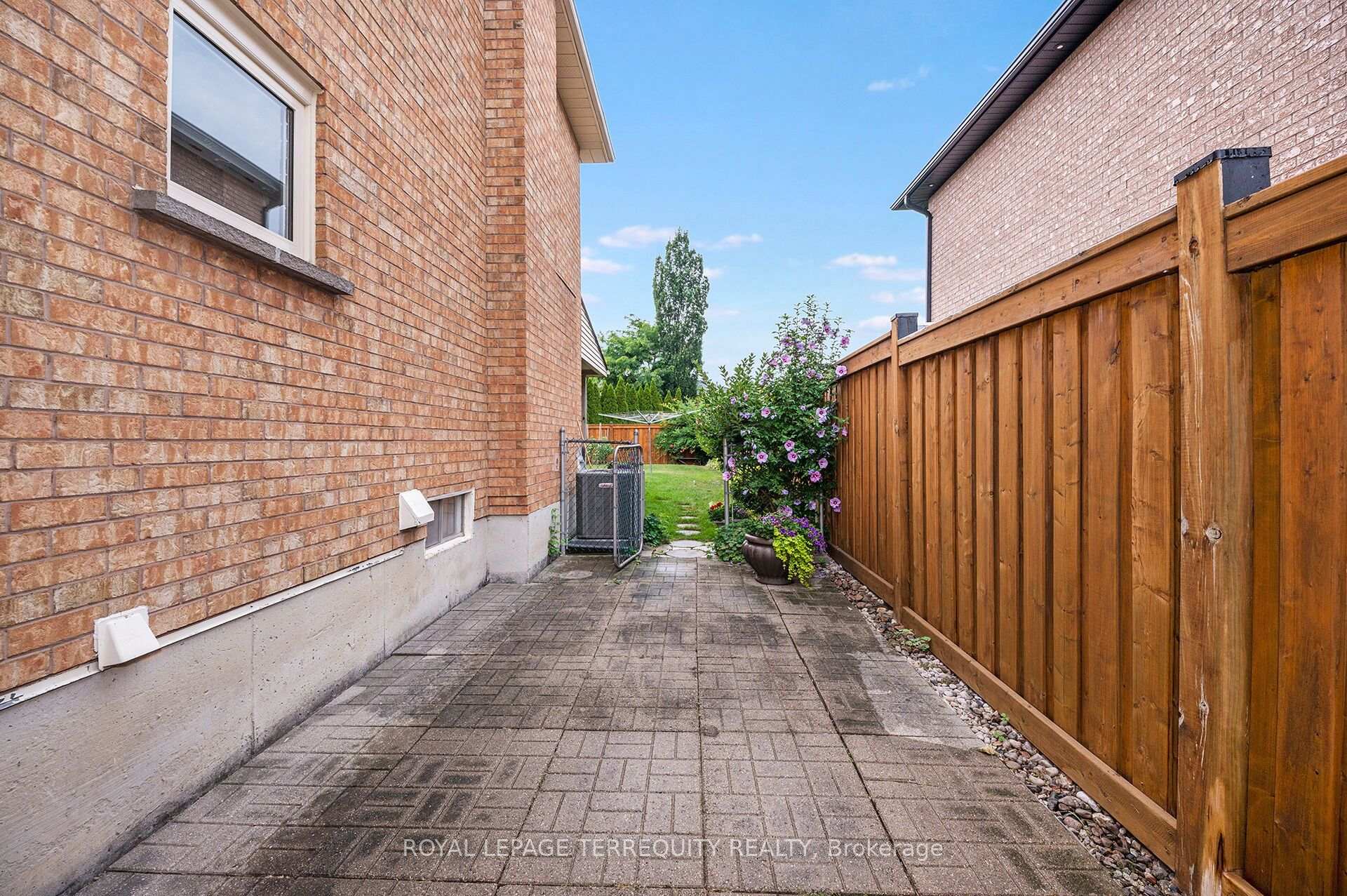 Photo 38 of 66 Gates Road, Vaughan, West Woodbridge — HOMEH