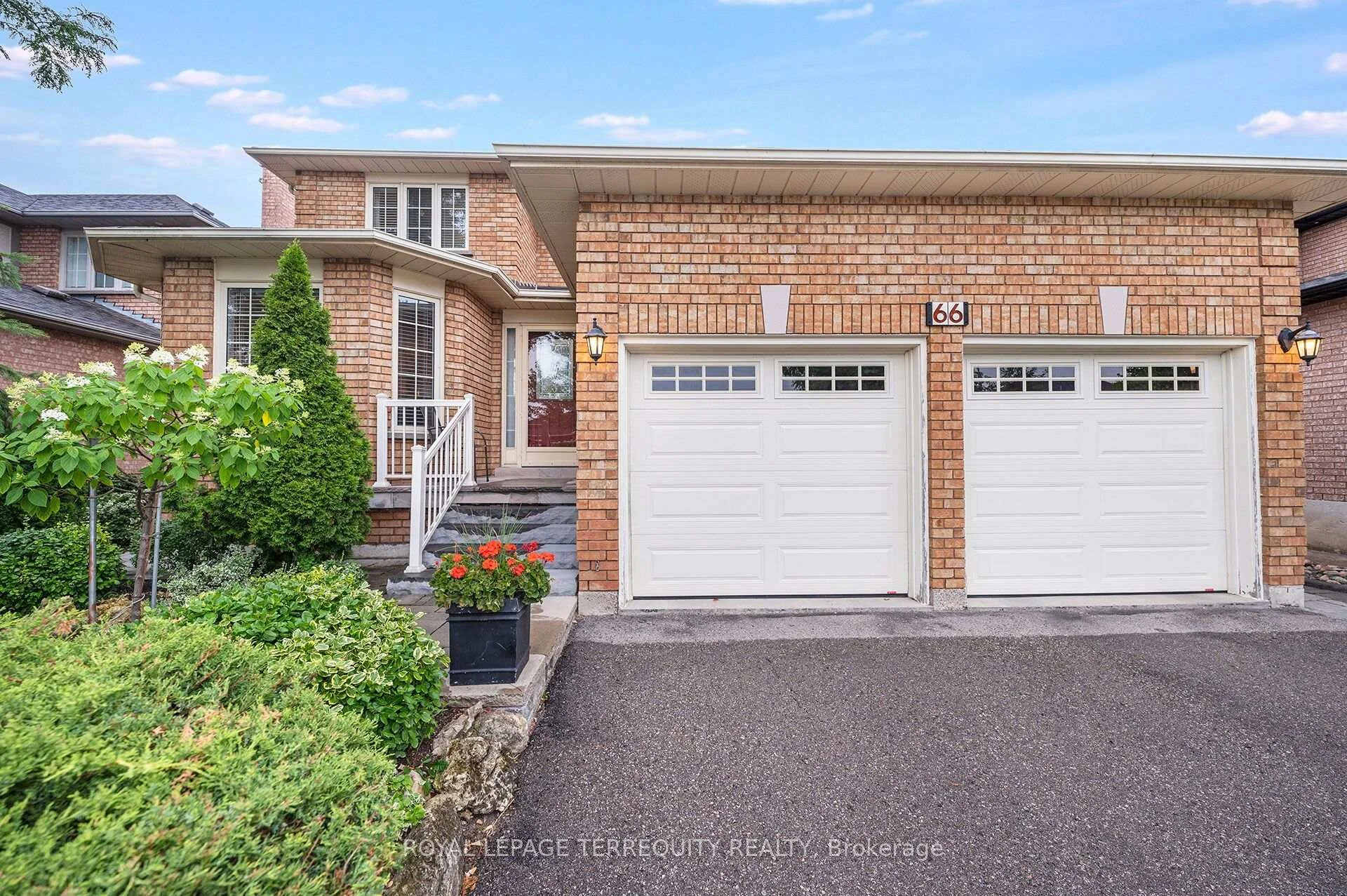Photo 3 of 66 Gates Road, Vaughan, West Woodbridge — HOMEH