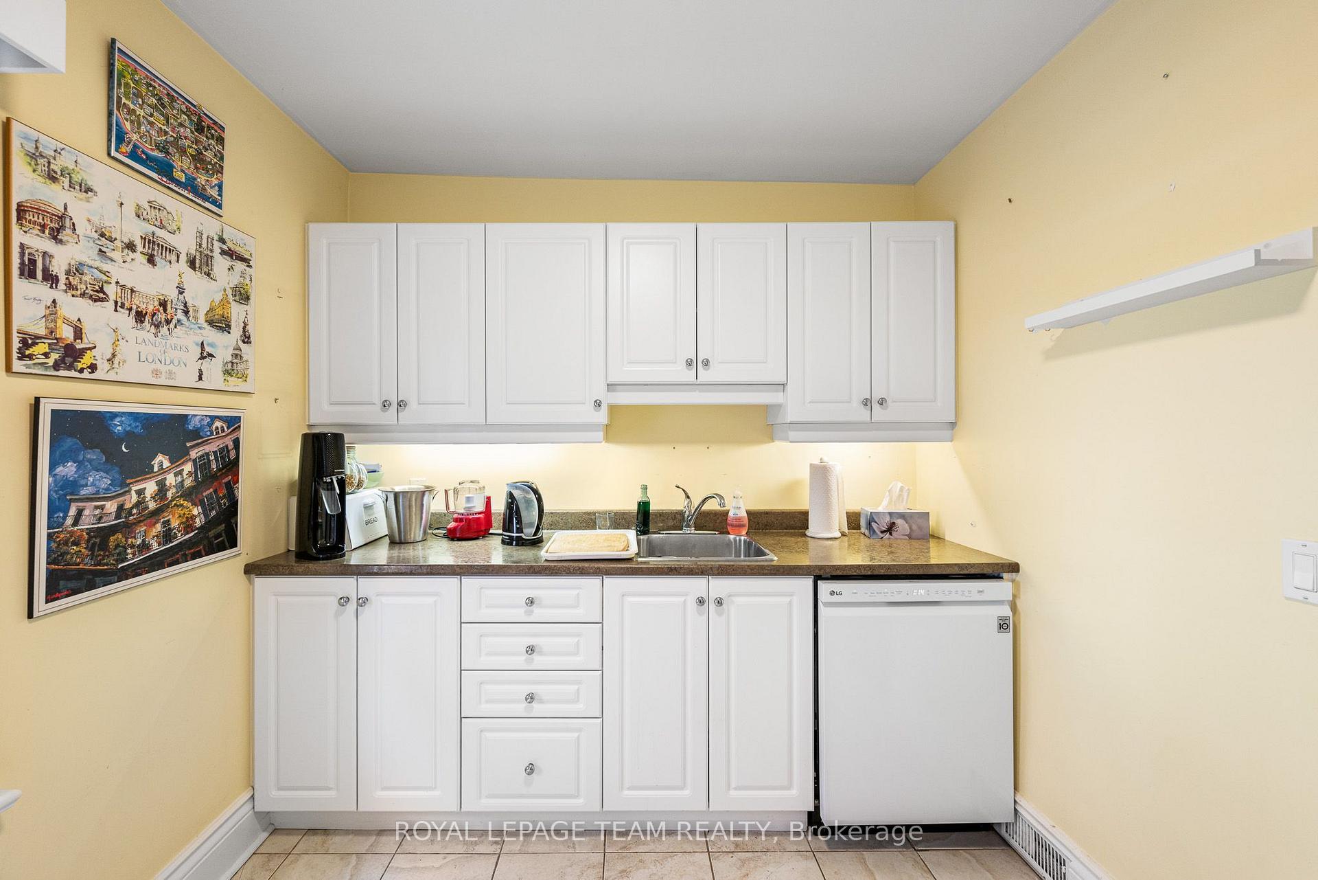 Photo 9 of Unit Unit 1, 447 Holland Avenue, Ottawa, Civic Hospital — HOMEH