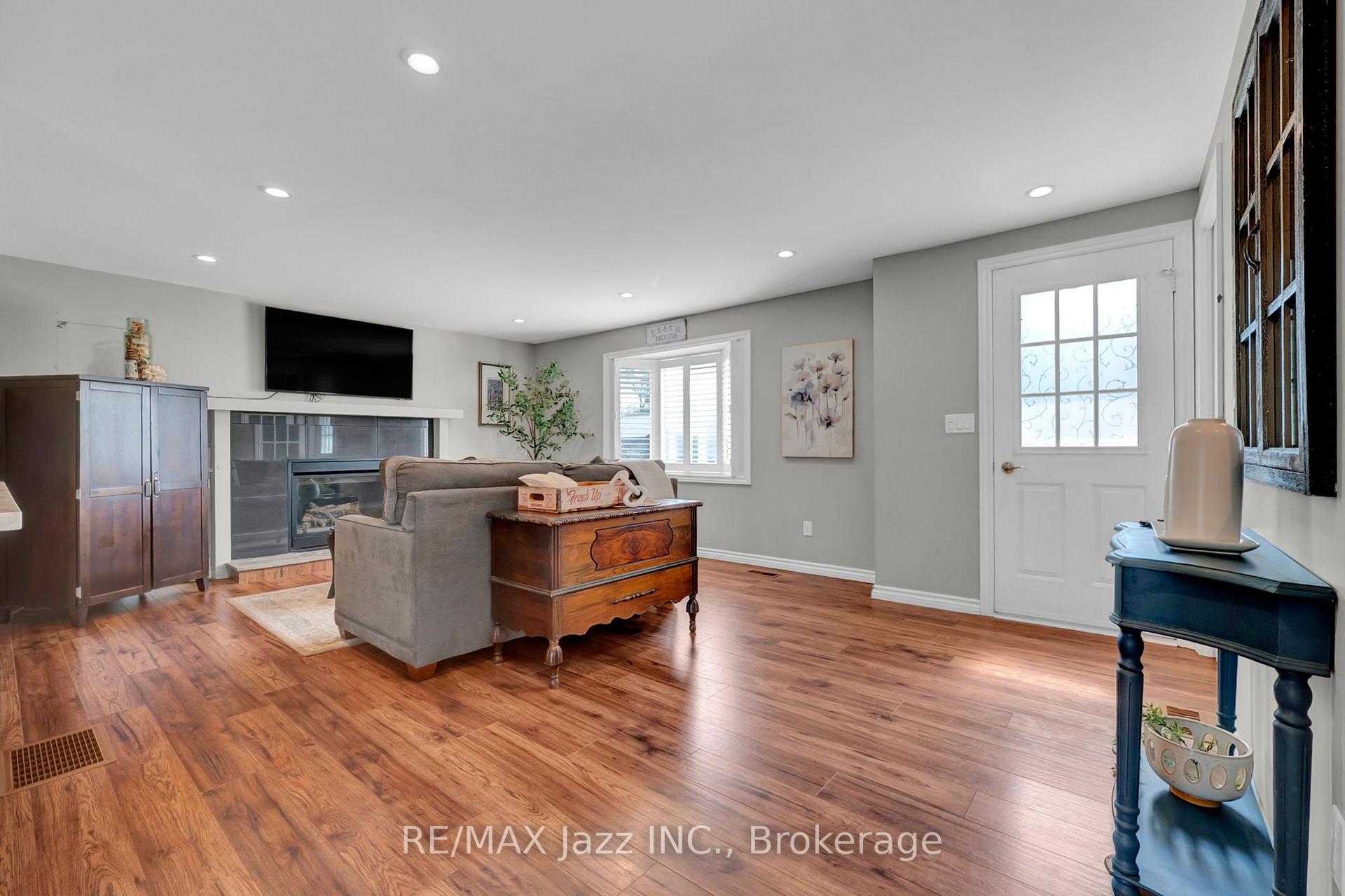 Photo 8 of 8 Wheelhouse Drive, Clarington, Newcastle — HOMEH