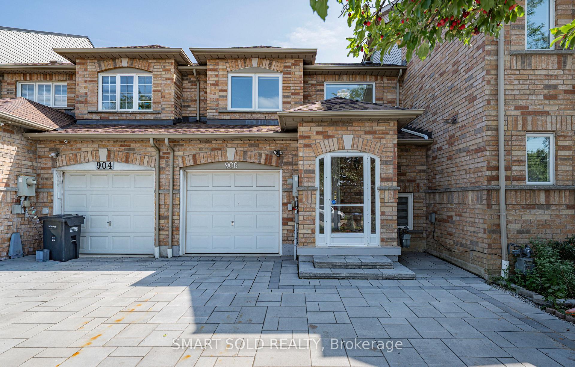 Photo 4 of 906 Delgado Drive, Mississauga, East Credit — HOMEH