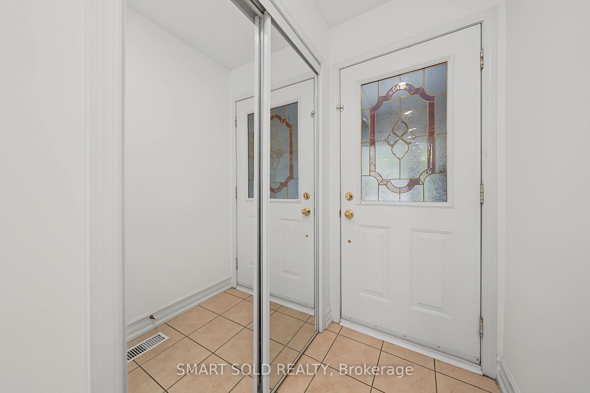 Photo 12 of 906 Delgado Drive, Mississauga, East Credit — HOMEH