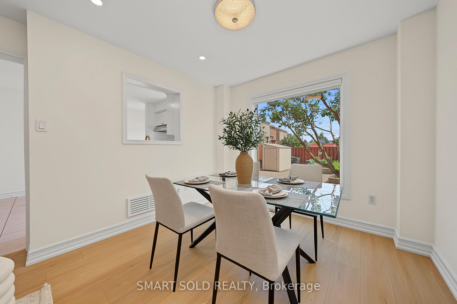 Photo 19 of 906 Delgado Drive, Mississauga, East Credit — HOMEH