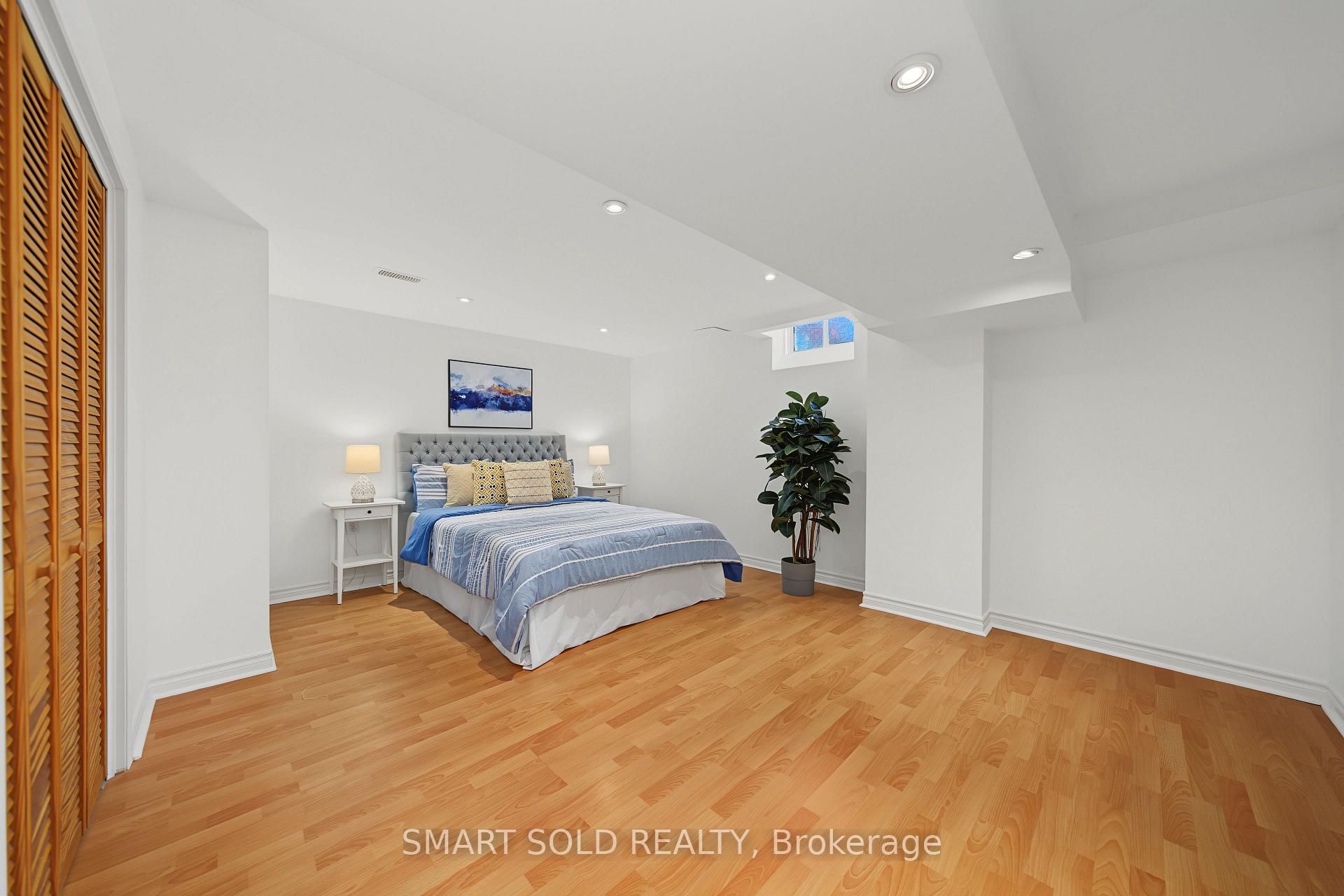 Photo 49 of 906 Delgado Drive, Mississauga, East Credit — HOMEH