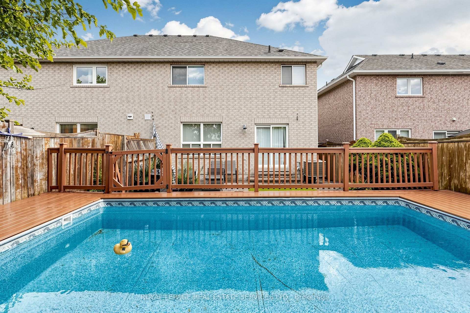Photo 22 of 41 Convoy Crescent, Vaughan, Maple — HOMEH