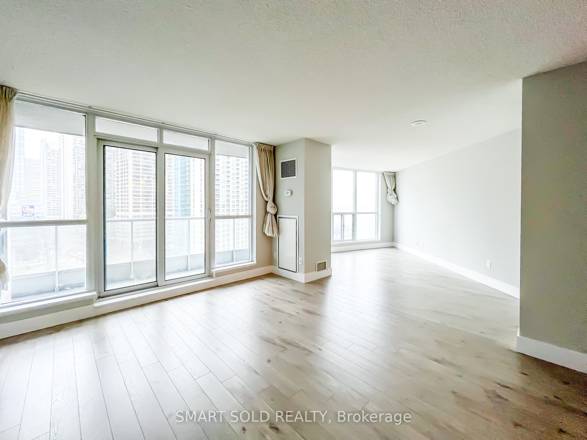 Photo 3 of Unit 1002, 208 Queens Quay W, Toronto, Waterfront Communities — HOMEH