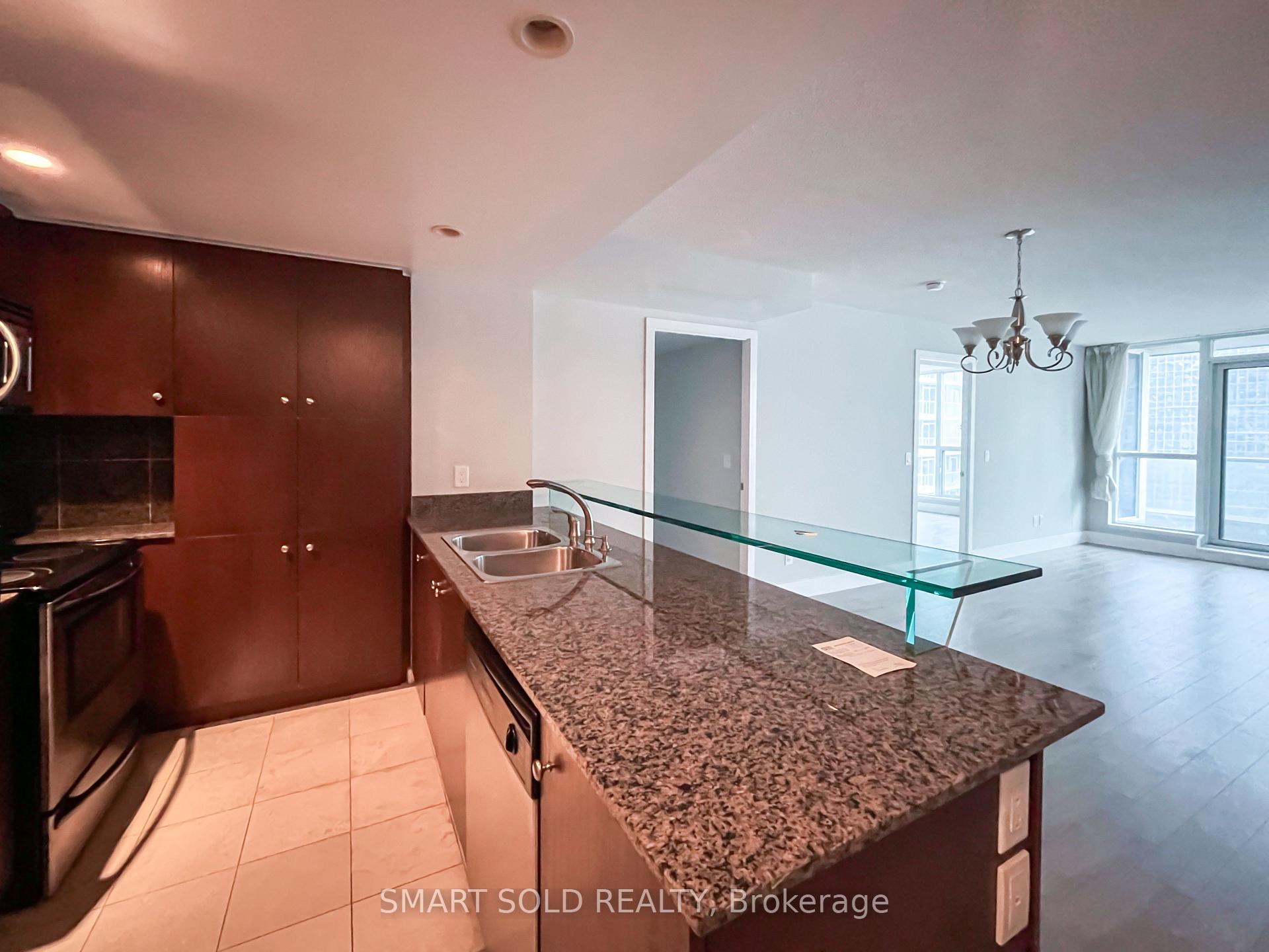 Photo 5 of Unit 1002, 208 Queens Quay W, Toronto, Waterfront Communities — HOMEH