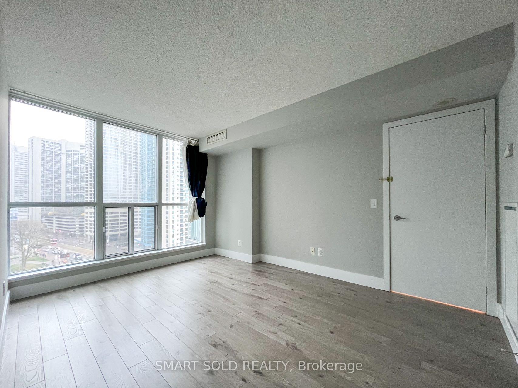 Photo 7 of Unit 1002, 208 Queens Quay W, Toronto, Waterfront Communities — HOMEH