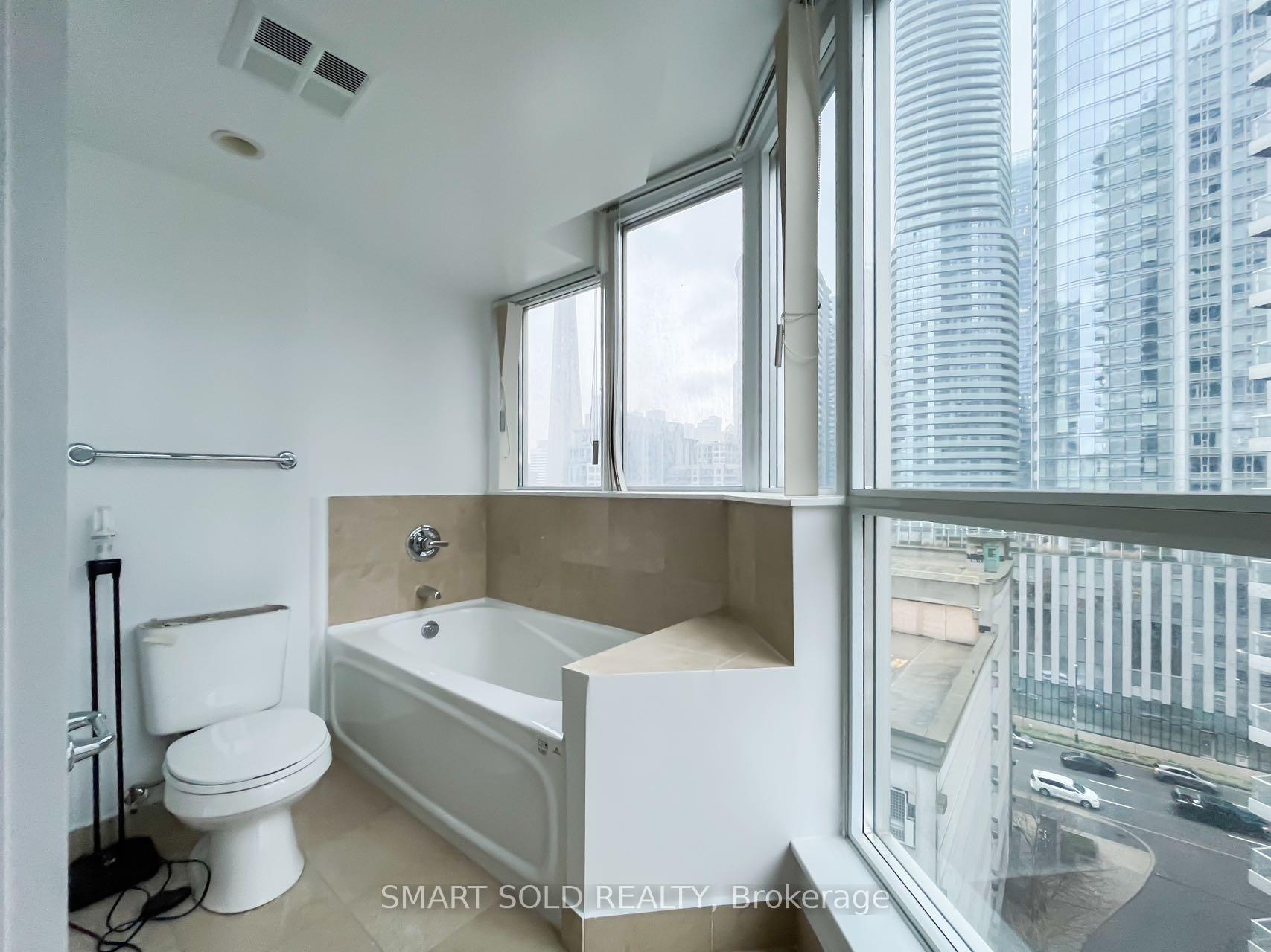 Photo 9 of Unit 1002, 208 Queens Quay W, Toronto, Waterfront Communities — HOMEH