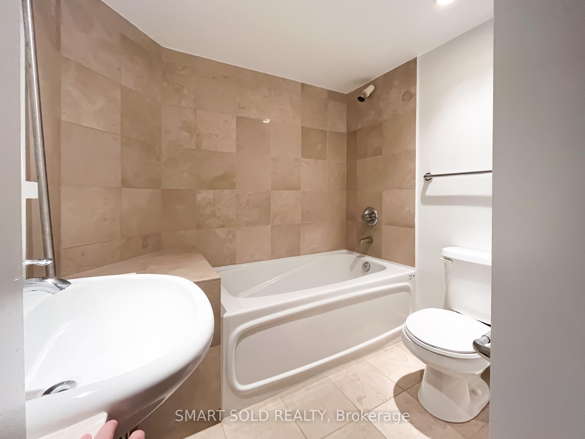 Photo 13 of Unit 1002, 208 Queens Quay W, Toronto, Waterfront Communities — HOMEH
