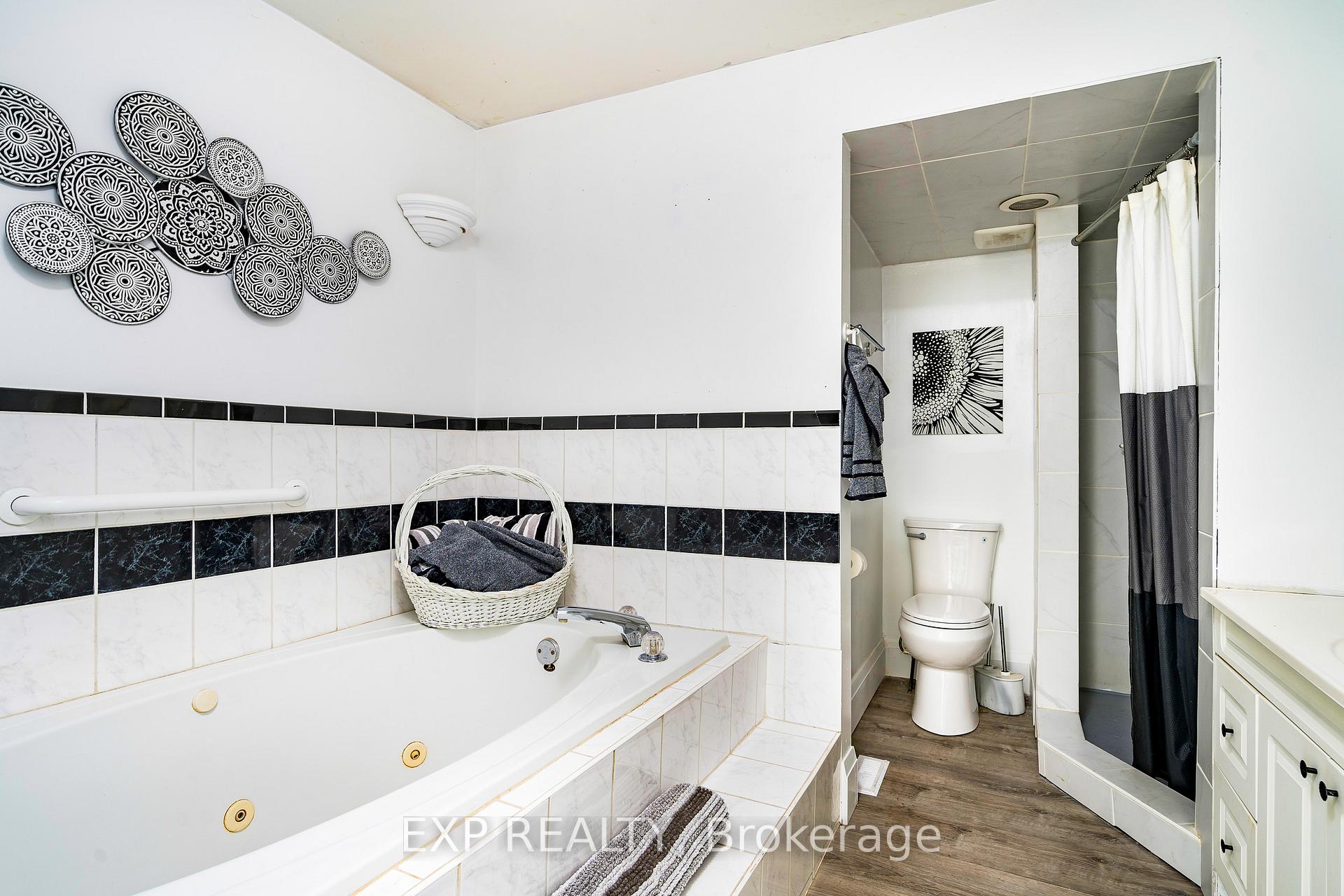 Photo 11 of 27 Sunnidale Road S, Wasaga Beach — HOMEH