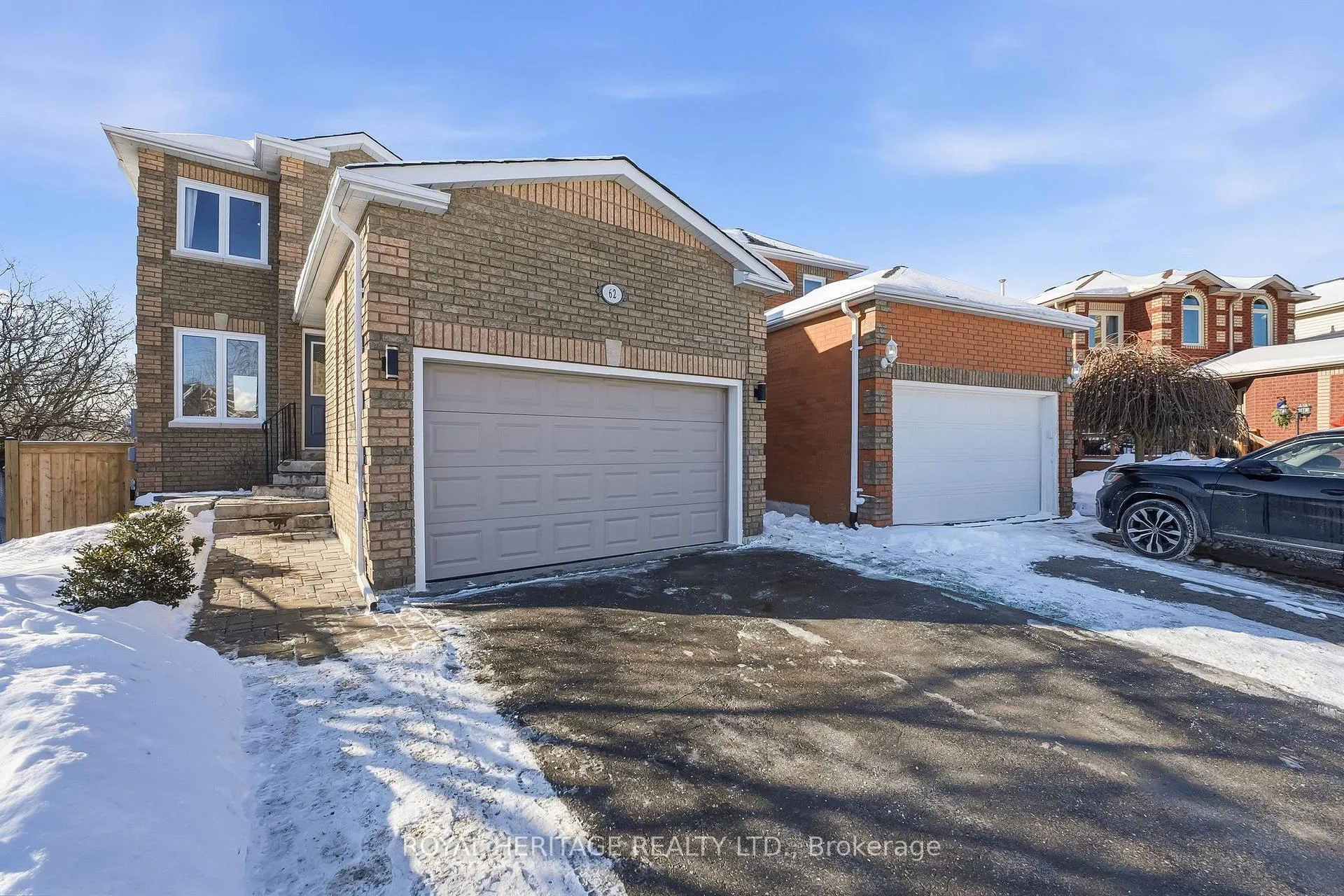 Photo 2 of 62 John Walter Crescent, Clarington, Courtice — HOMEH