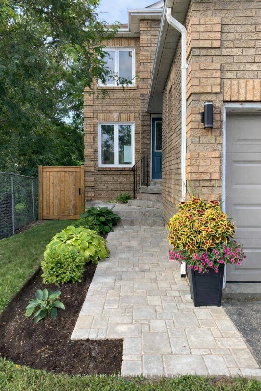 Photo 3 of 62 John Walter Crescent, Clarington, Courtice — HOMEH