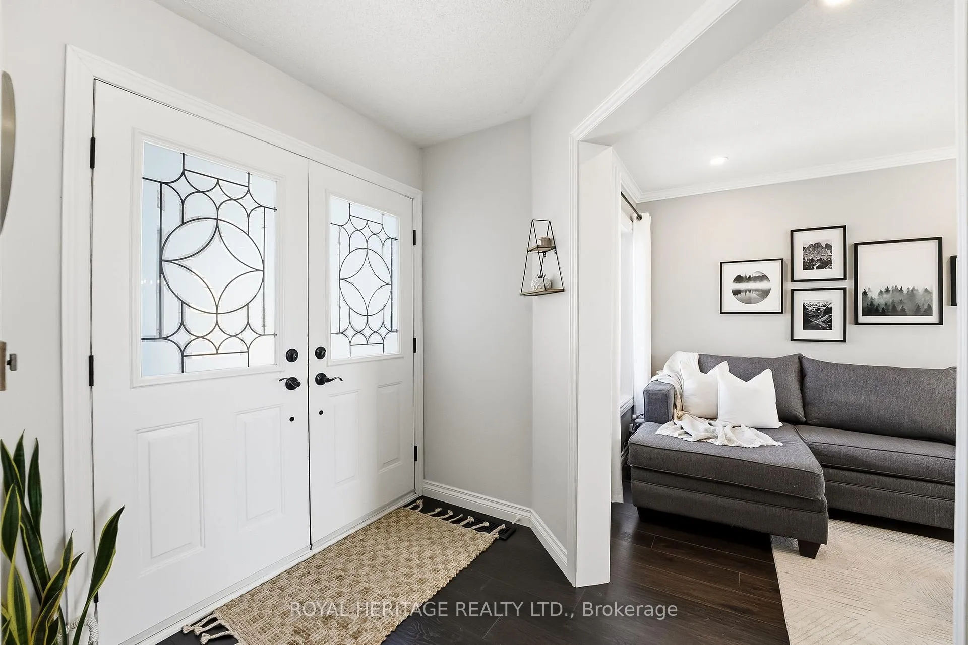 Photo 4 of 62 John Walter Crescent, Clarington, Courtice — HOMEH