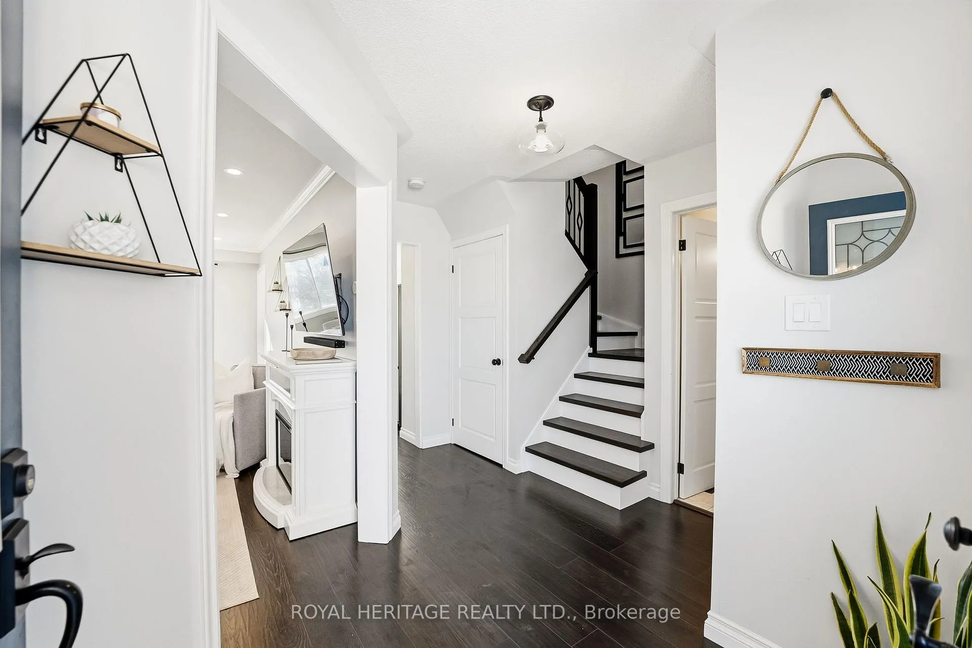 Photo 5 of 62 John Walter Crescent, Clarington, Courtice — HOMEH