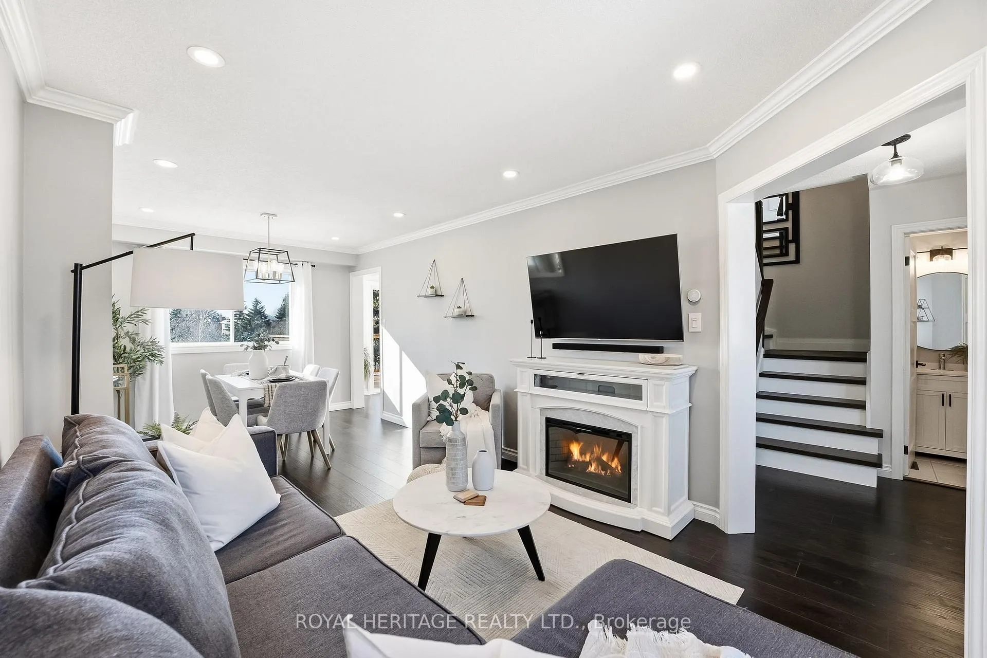 Photo 8 of 62 John Walter Crescent, Clarington, Courtice — HOMEH