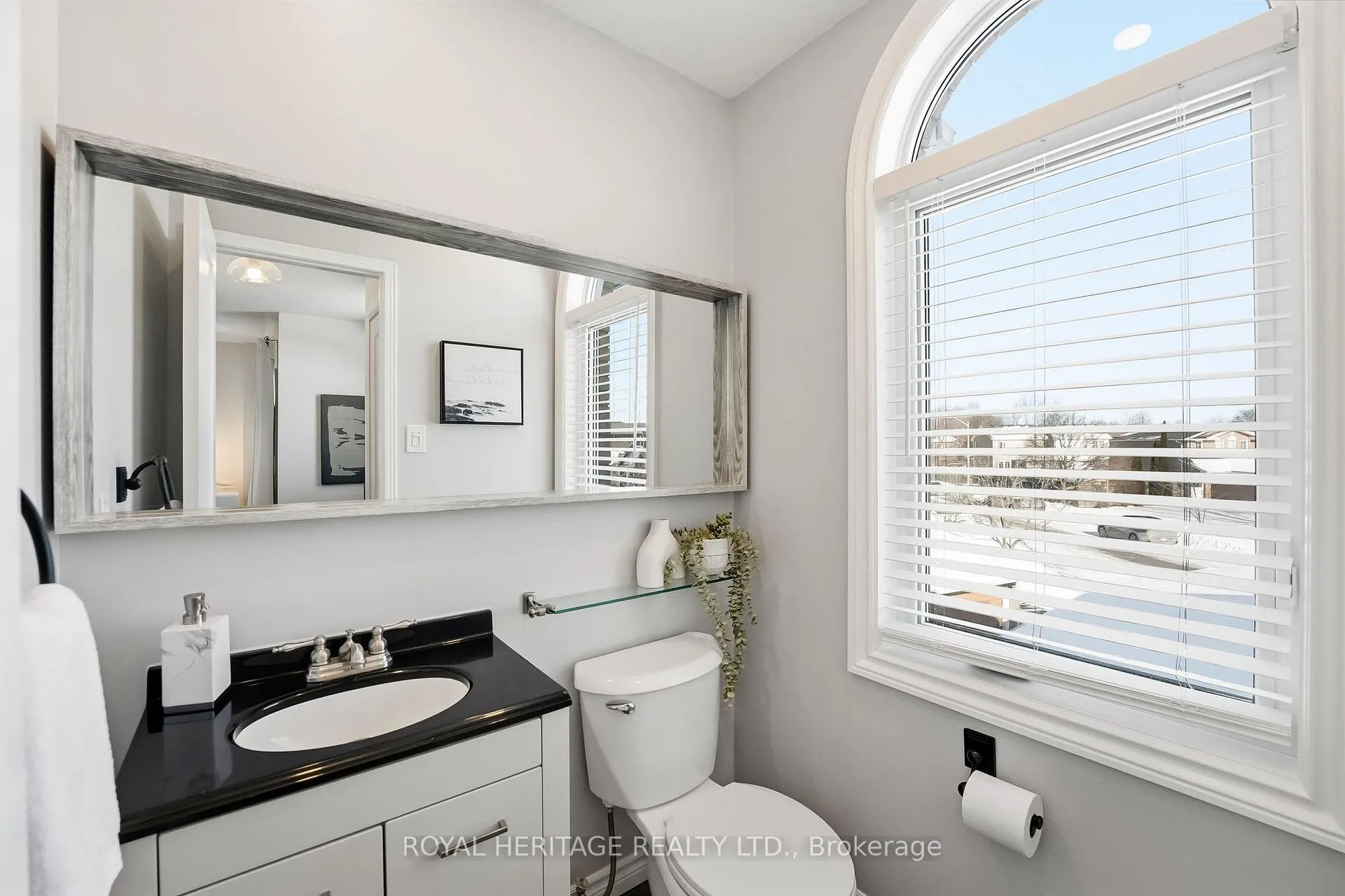 Photo 19 of 62 John Walter Crescent, Clarington, Courtice — HOMEH
