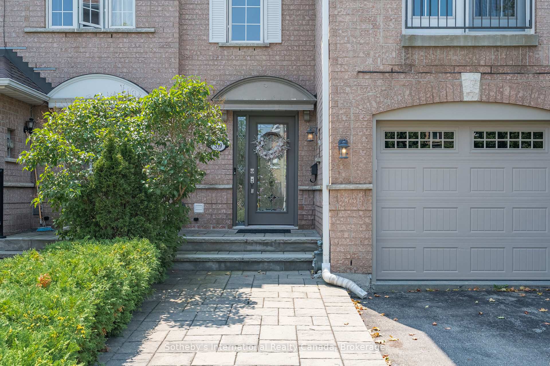 Photo 3 of 339 Ravineview Way, Oakville, Wedgewood Creek — HOMEH