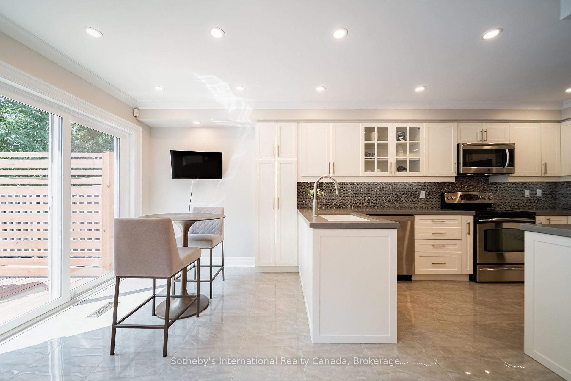 Photo 13 of 339 Ravineview Way, Oakville, Wedgewood Creek — HOMEH
