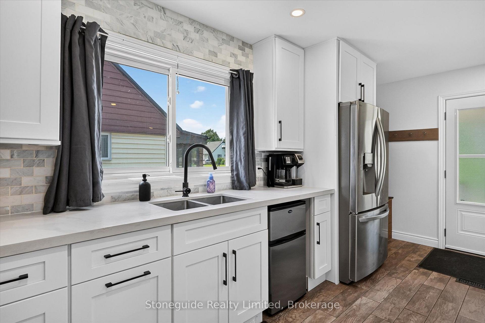 Photo 11 of 637 McKellar Street, Peterborough, Otonabee Ward 1 — HOMEH
