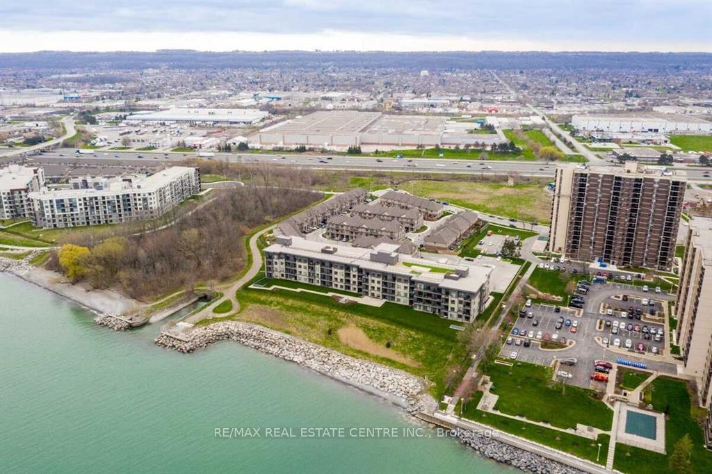 Photo 2 of 7 Waterview Drive, Hamilton, Lakeshore — HOMEH