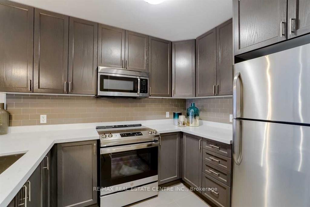 Photo 18 of 7 Waterview Drive, Hamilton, Lakeshore — HOMEH