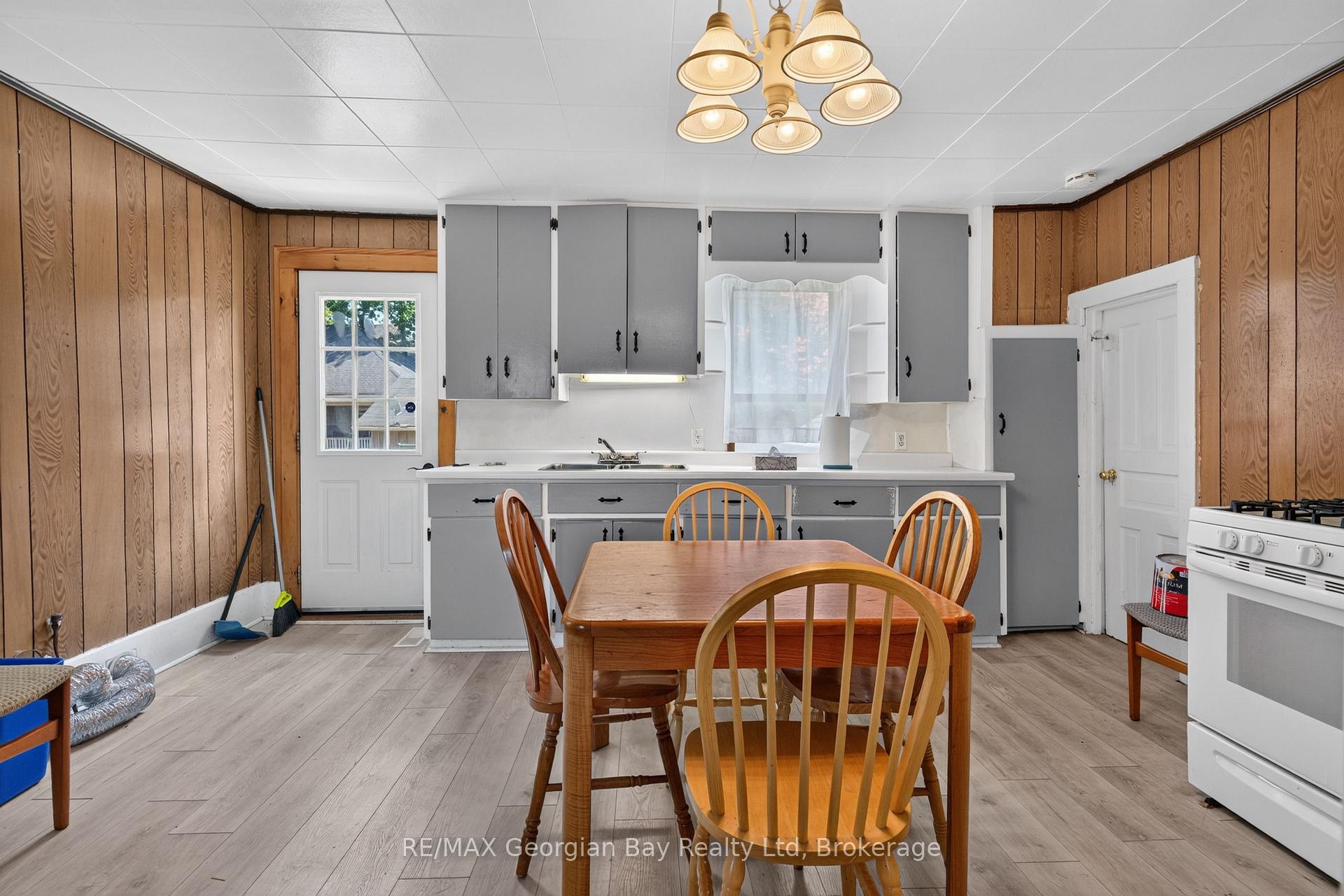 Photo 10 of 375 Horrell Avenue, Midland — HOMEH