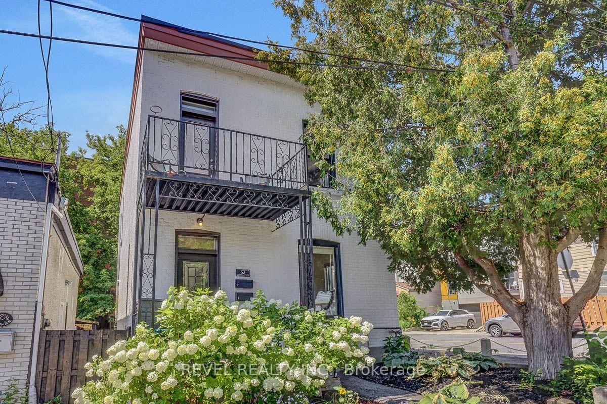 Front of 52 Lebreton Street N