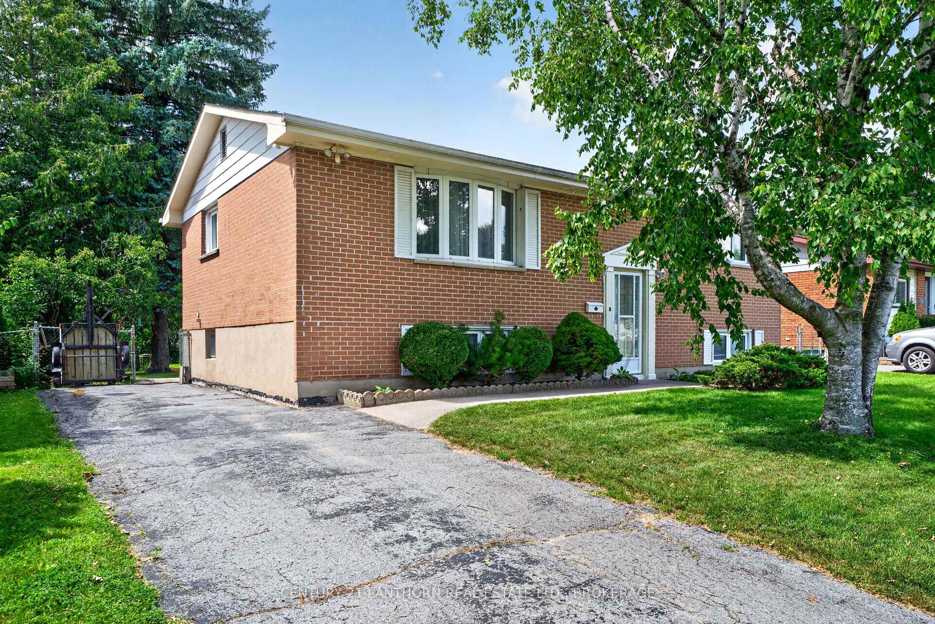 Photo 10 of 742 Laidlaw Crescent, Kingston, South of Taylor-Kidd Blvd — HOMEH
