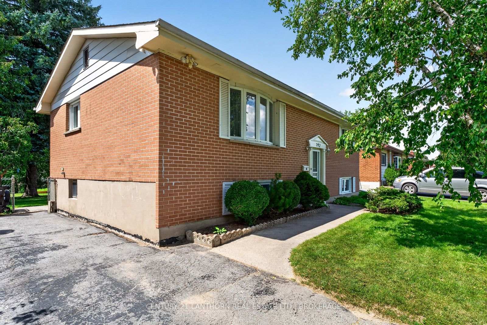 Photo 12 of 742 Laidlaw Crescent, Kingston, South of Taylor-Kidd Blvd — HOMEH