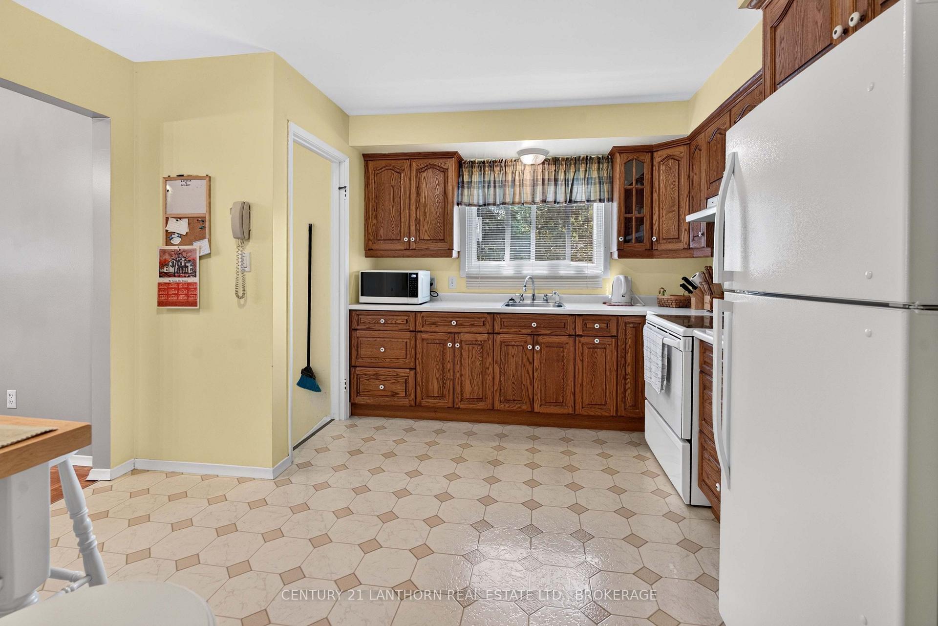 Photo 25 of 742 Laidlaw Crescent, Kingston, South of Taylor-Kidd Blvd — HOMEH