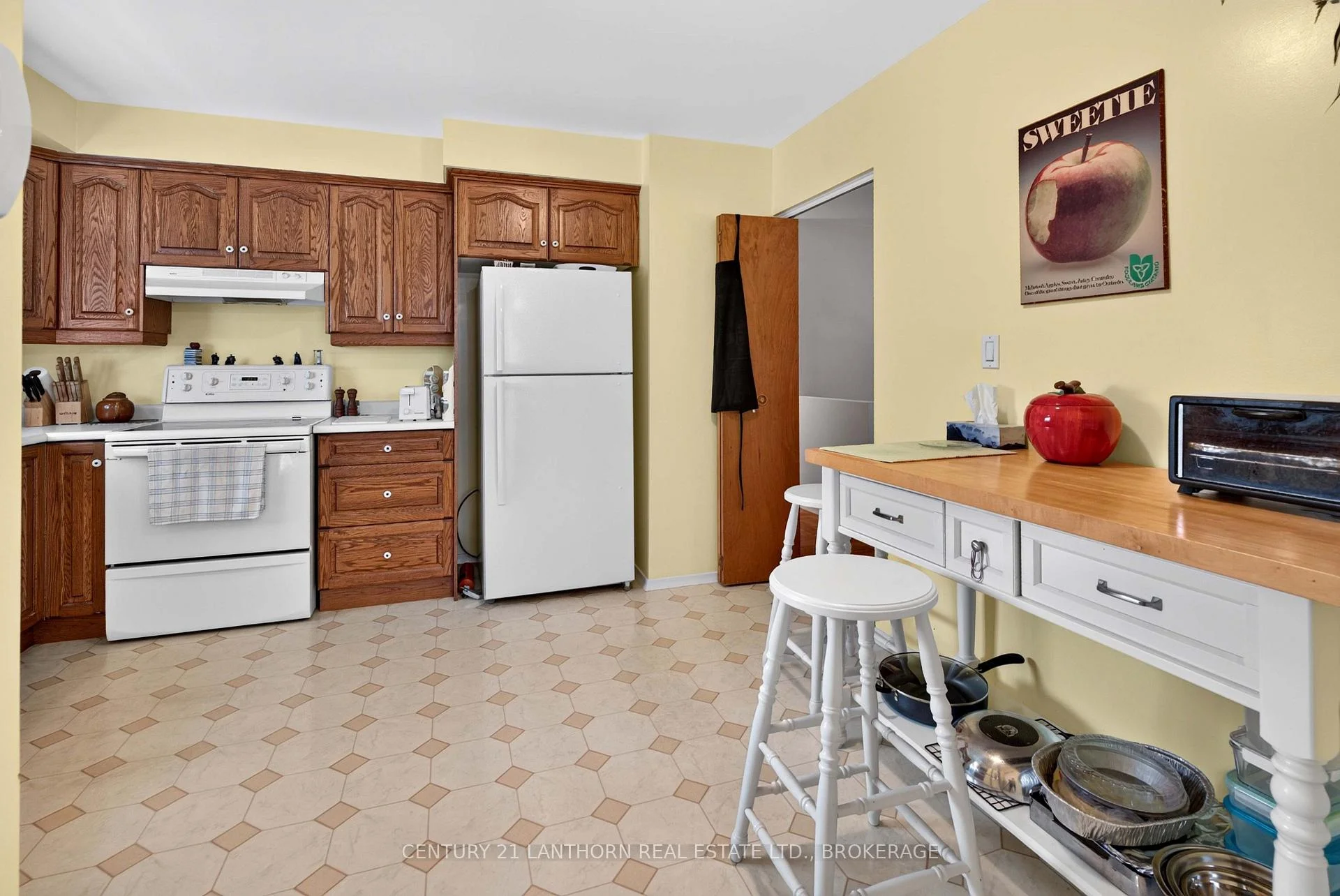 Photo 28 of 742 Laidlaw Crescent, Kingston, South of Taylor-Kidd Blvd — HOMEH