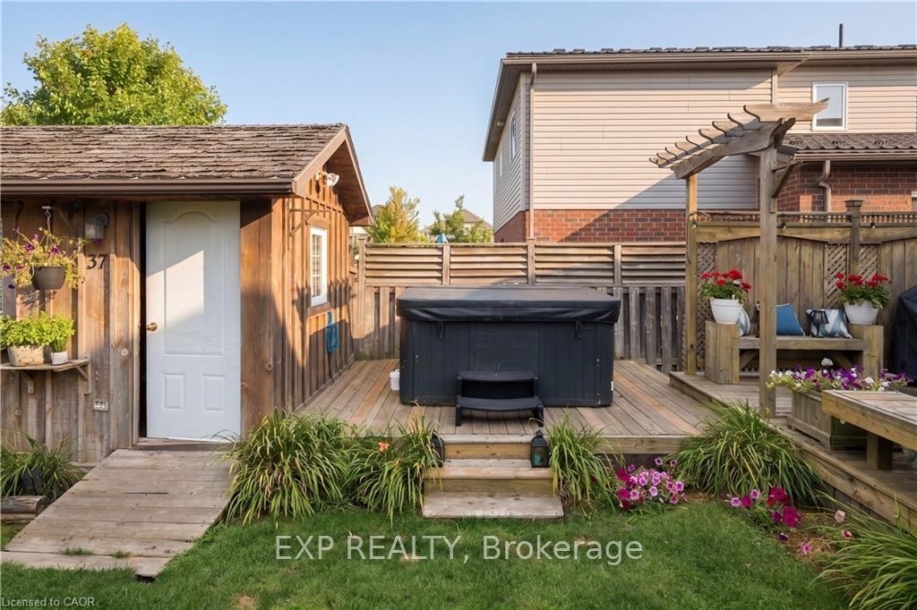 Photo 40 of 6 Country Clair Street, Kitchener, Grand River South — HOMEH