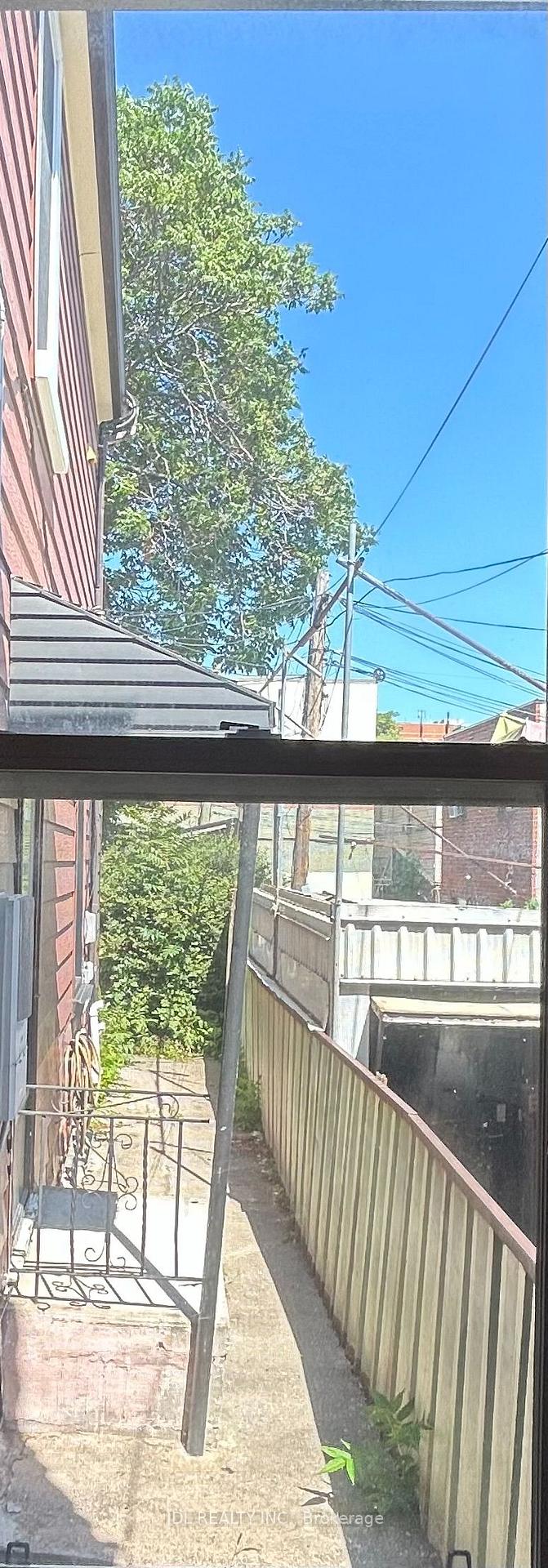 Photo 6 of Unit Suite A Main Floor, 137 Denison Ave, Toronto, Kensington-Chinatown — HOMEH