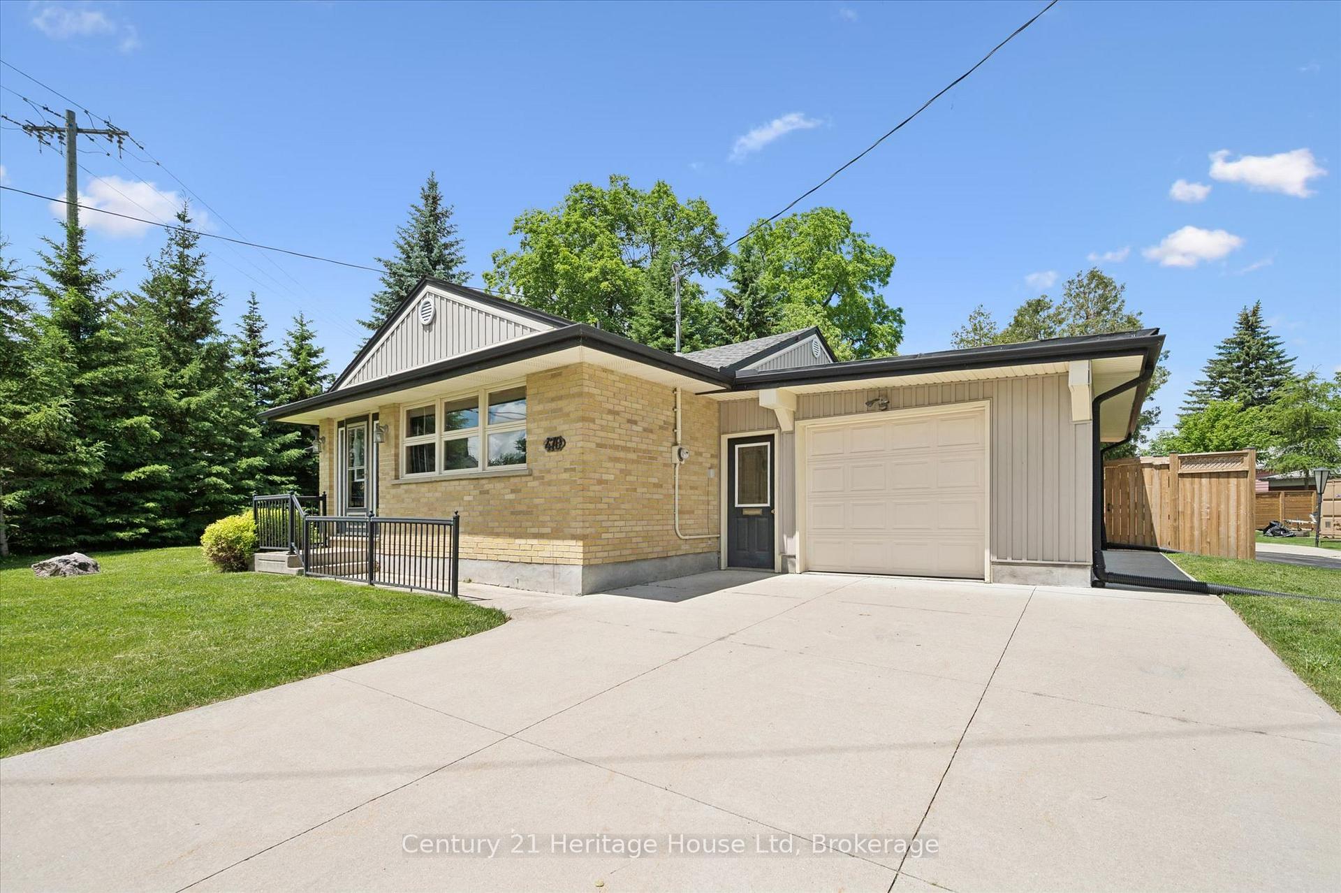 Photo 2 of 470 Cameron Street, Centre Wellington, Fergus — HOMEH