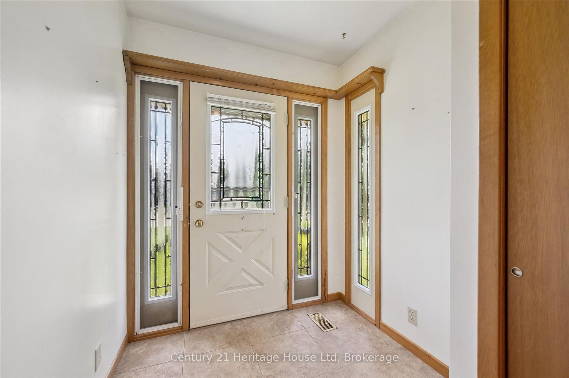 Photo 6 of 470 Cameron Street, Centre Wellington, Fergus — HOMEH