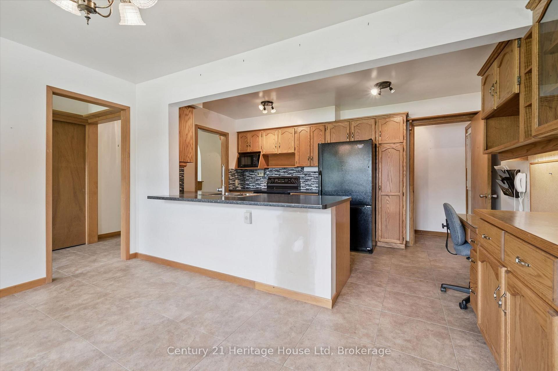 Photo 7 of 470 Cameron Street, Centre Wellington, Fergus — HOMEH