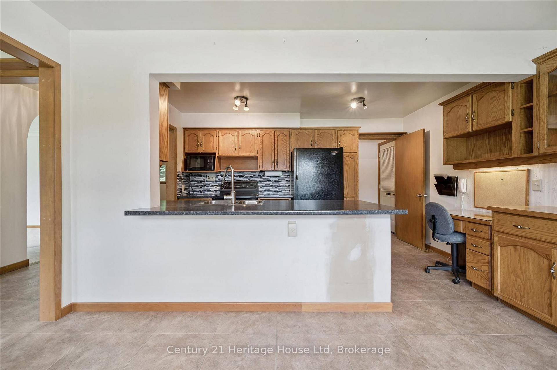 Photo 8 of 470 Cameron Street, Centre Wellington, Fergus — HOMEH